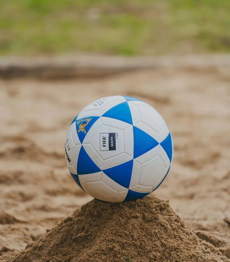 Bola de footvolley na areia