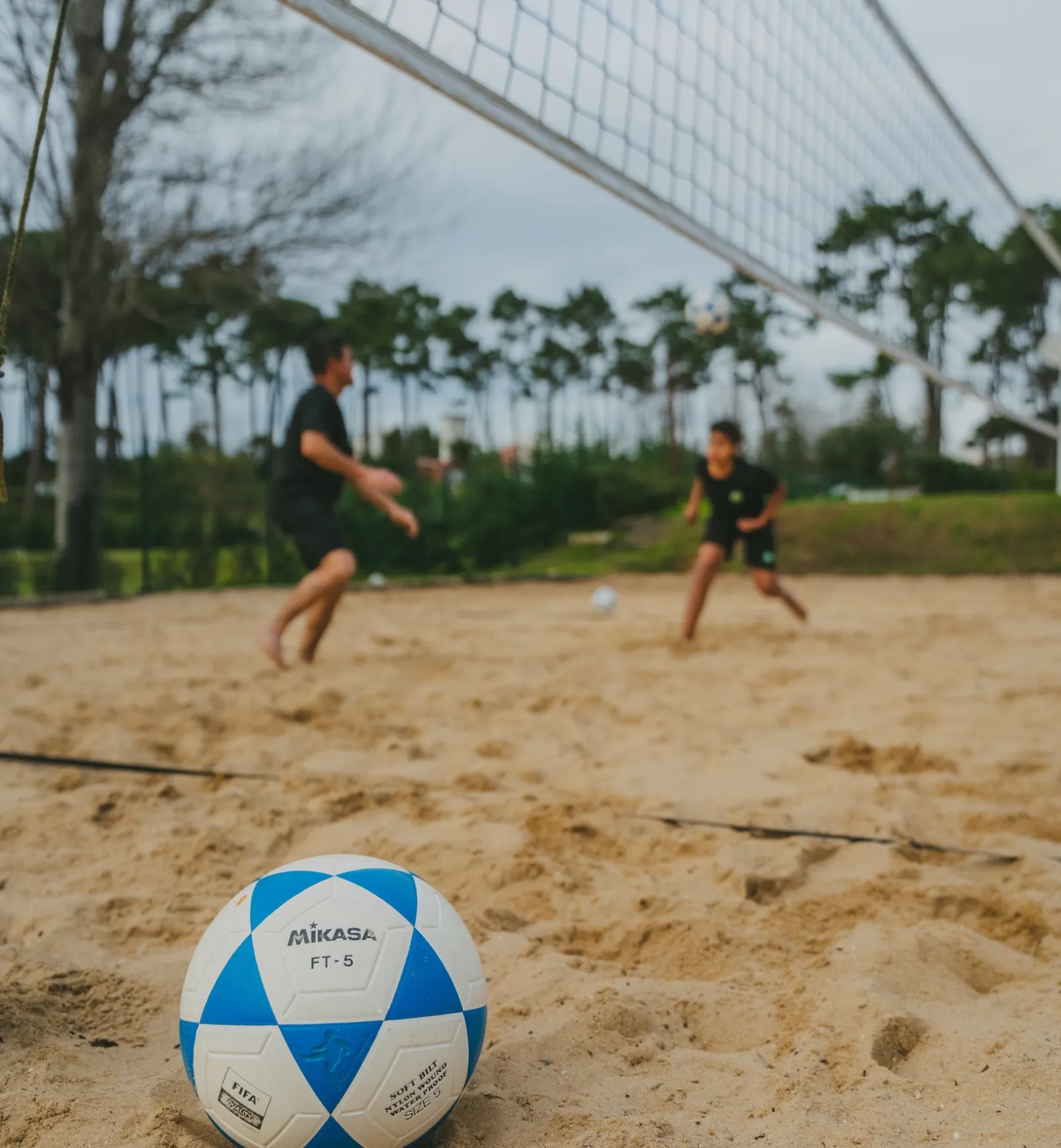 Jogada junto à rede de footvolley